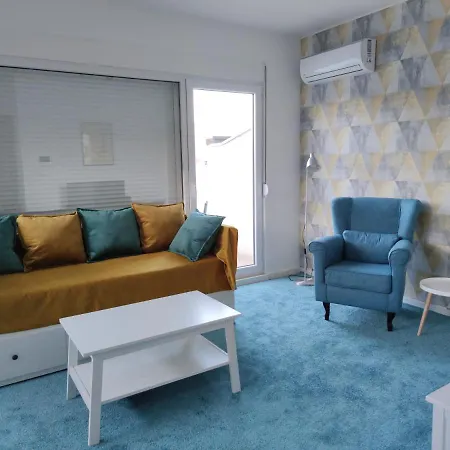 Blue Riverside Apartment *